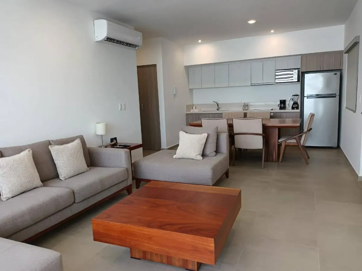 One Bedroom, Great Location Steps From The Beachh, Beautiful Roof Top View Playa del Carmen 0*,